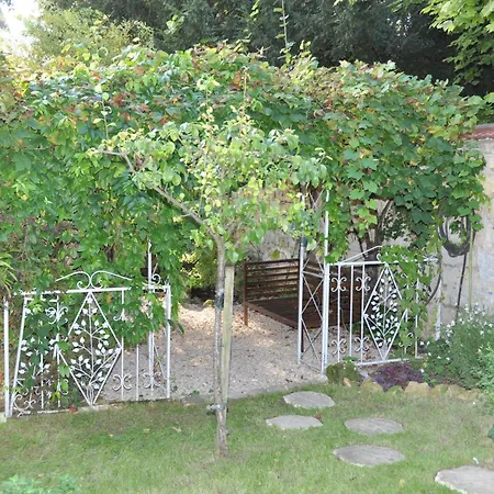 Au Coeur De Adam - Le Clos De Oda ve Kahvaltı LʼIsle-Adam